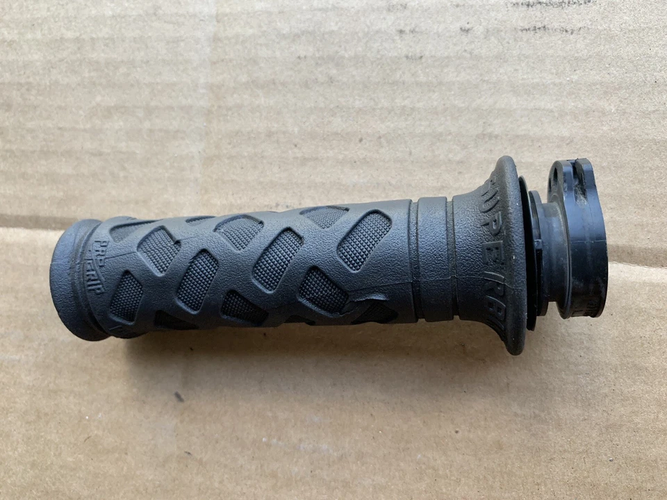 2011 - 2017 2012 SUZUKI GSXR750 RIGHT THROTTLE PRO GRIP - Image 2 of 4