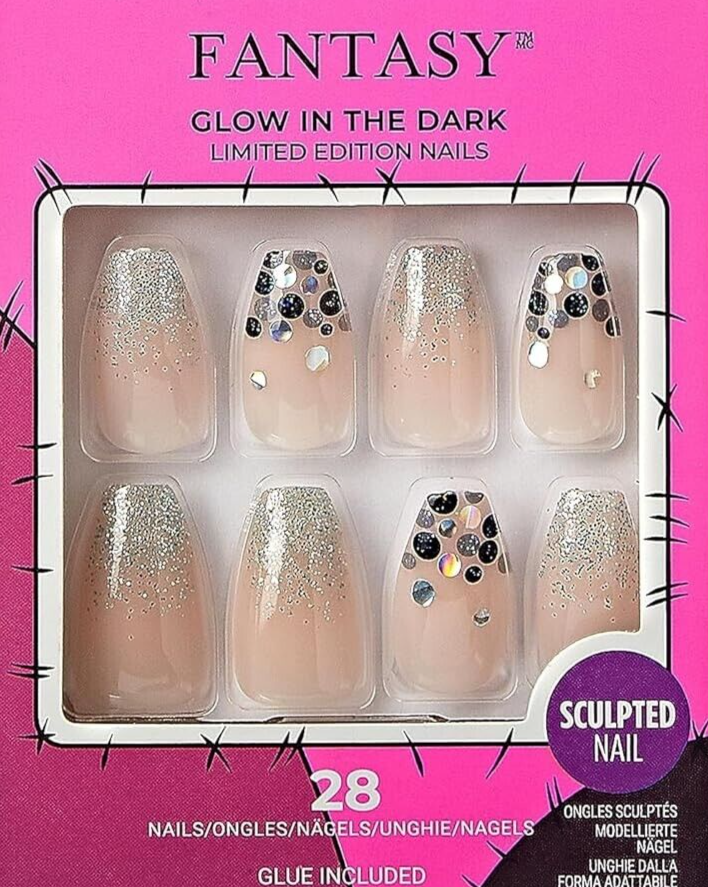KISS VOGUISH GLUE ON FALSE NAILS MEDIUM LENGTH 28 HALLOWEEN NAILS SCAREDY CATS