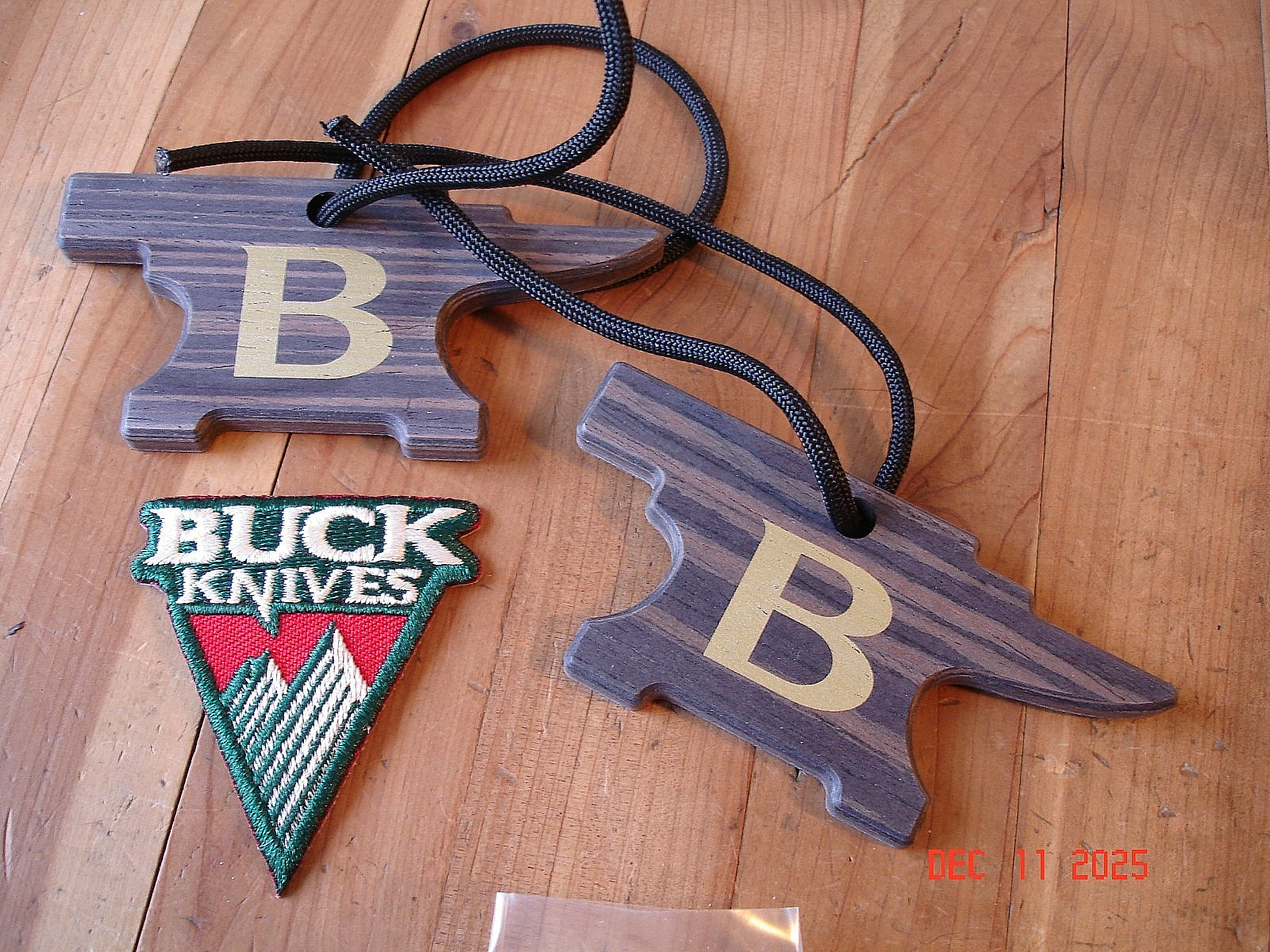 NEW BUCK KNIFE GOODIES 2 CHRISTMAS TREE ORNAMENTS 8 HAT PINS 3 PATCHES