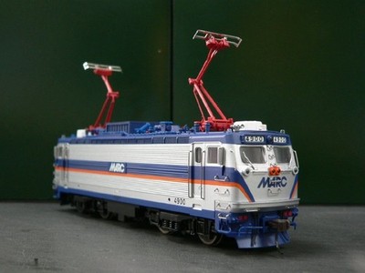 Atlas #8577 Amtrak AEM-7 MARC HO Scale Electric Locomotive DC 2-Rail