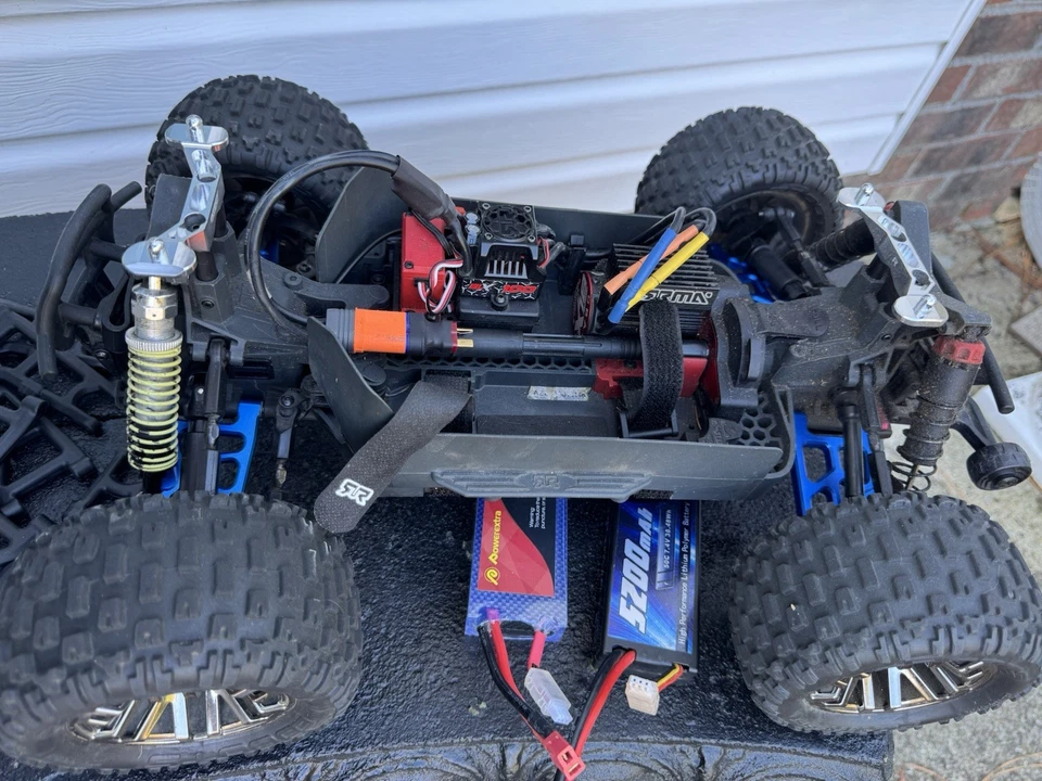 Arrma granite 4x4 3s blx Brushless Monster Truck , Charger And Lipo Batteries - Image 4 of 4