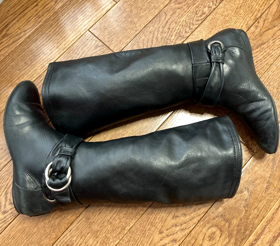 Bota plana B Makowsky Rebay holgada alta de cuero negro con hebilla plateada para mujer 6,5 Foto 2 de 4