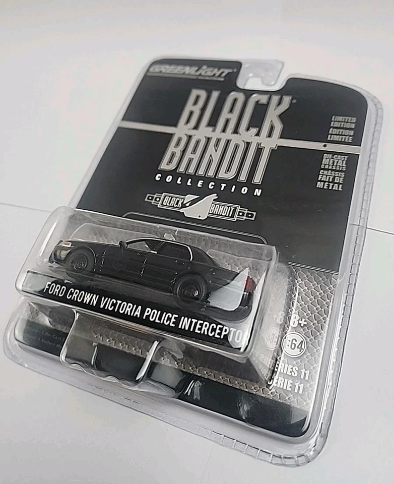 GREENLIGHT BLACK BANDIT SERIES 11 1:64 Ford Crown Victoria Police Interceptor  - Image 2 of 4