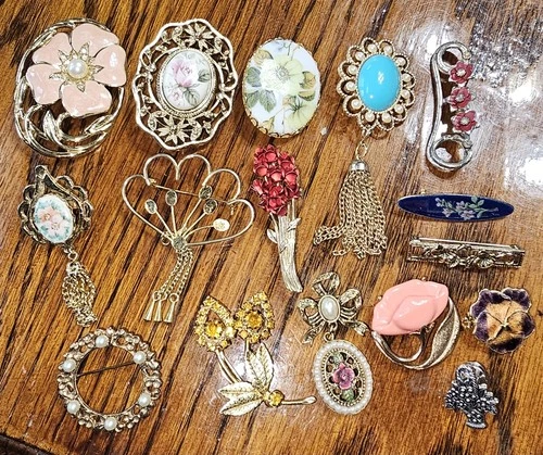 #35 Brooch/ Pin Lot, Floral, Vintage To Modern Costume Jewelry