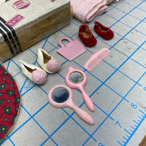 Vintage Muffie Storybook Vogue Ginny Doll Box and Assorted Accessories Unknown - Picture 3 of 24