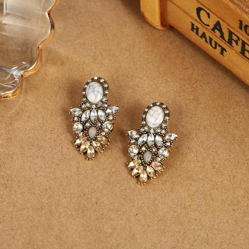 Beautiful Fashion Vintage Rhinestone & Stone Earrings