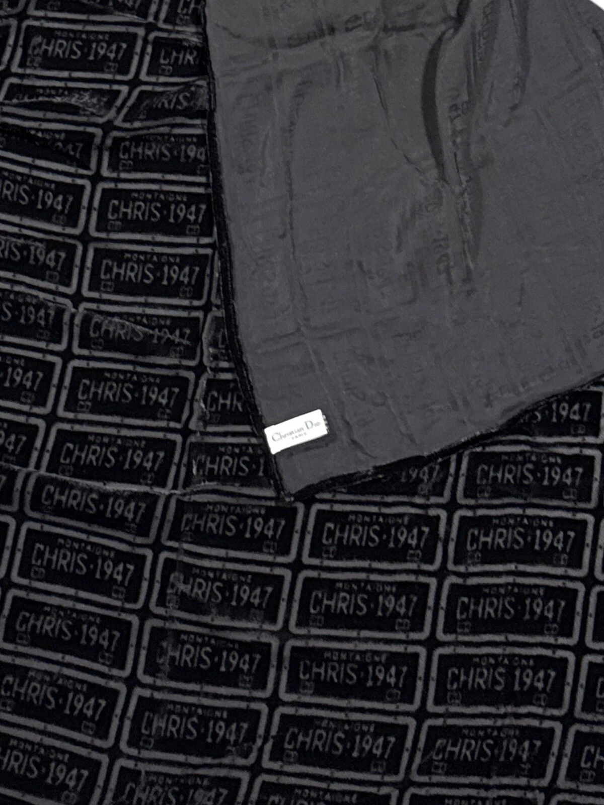 Christian DIOR   Foulard noir velours logo Chris 1947   RARE   Plaque d'immatriculation Y2K
