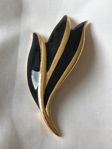 NAPIER BLACK ENAMEL GOLD TONE LEAVES BROOCH