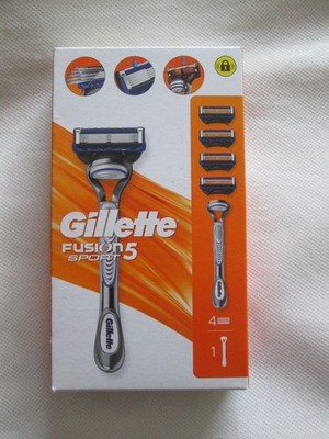 Gillette Fusion 5 Sport Griff + 4 Rasierklingen -  Neu und OVP