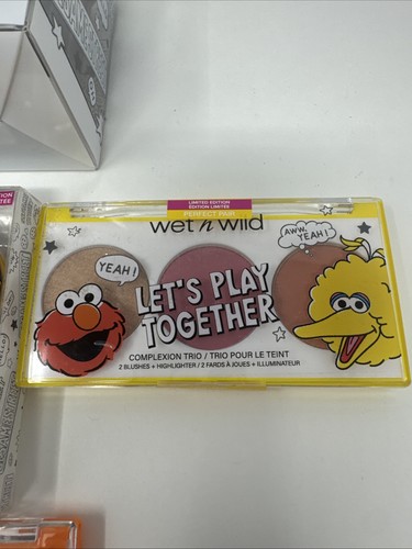 Pacchetto set trucco Sesame Street Wet N Wild - blush, evidenziatore, spugna, specchio - Foto 6 di 10