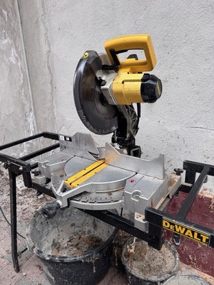 DeWalt Kappsäge DW705 (305 mm Sägeblatt)