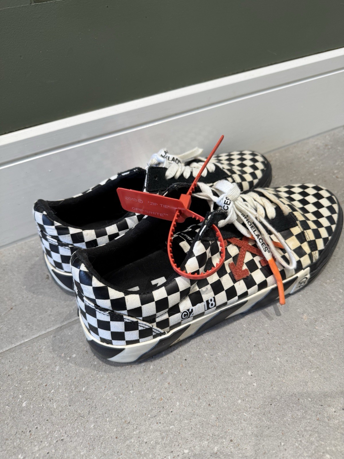 Off-White Vulcanised Low Top Checkered trainers/ sneakers Rare Eu43 image 2