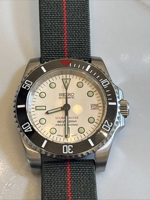 Black Red Mod Watch NH35 Automatic Movement Sapphire Crystal Red Date Wheel