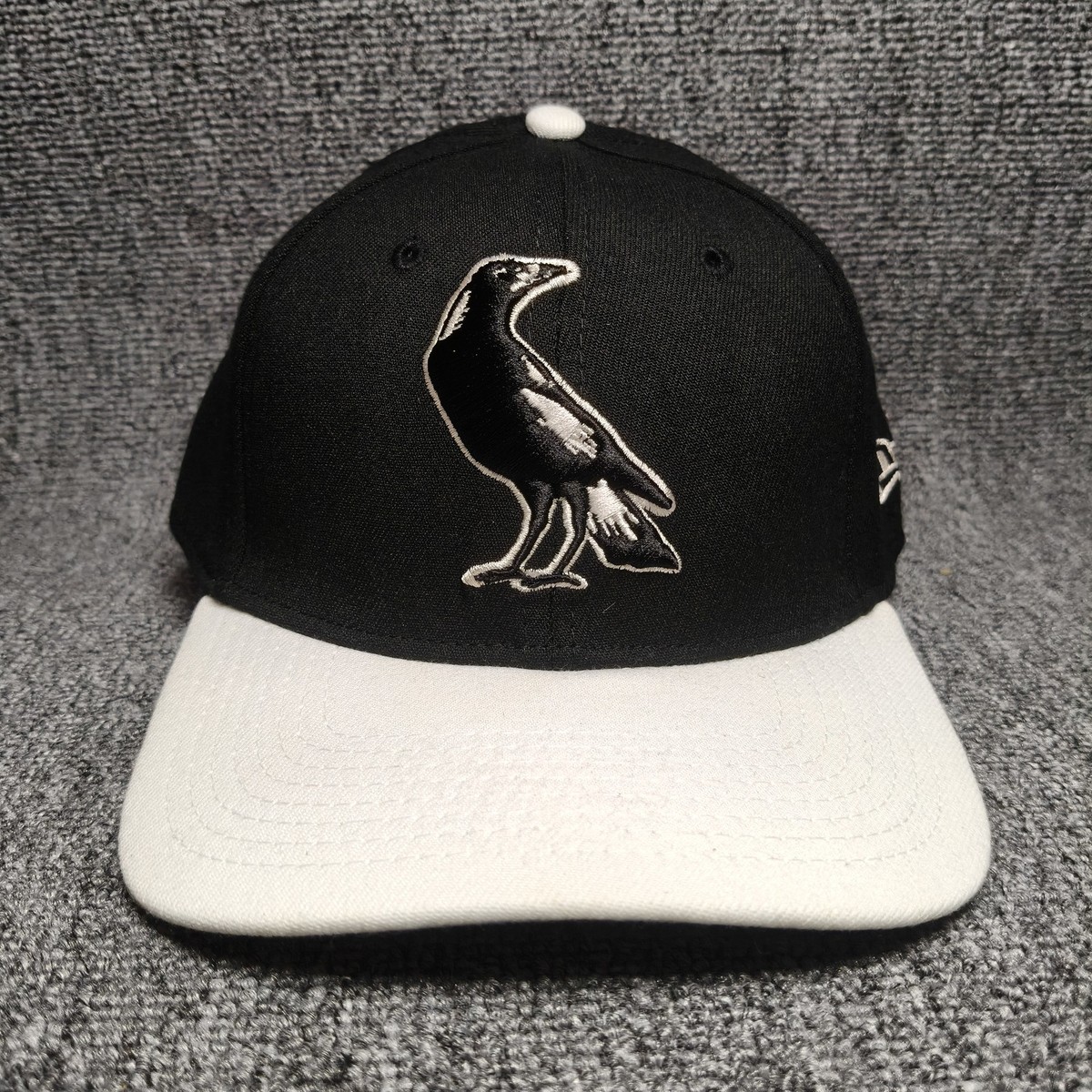 New Era 39THIRTY Crow Raven Bird Black White Stretch Fit Hat Cap Y281