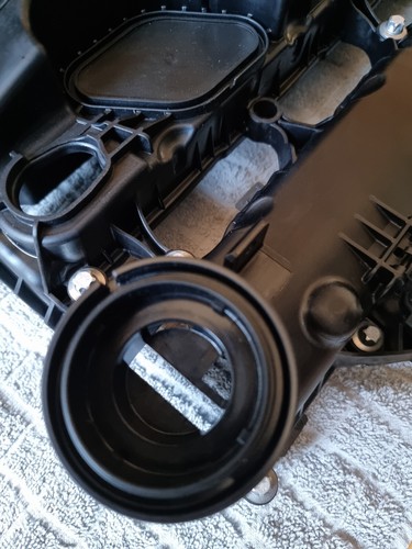 Valve cover A6540102602 - Picture 4 of 4