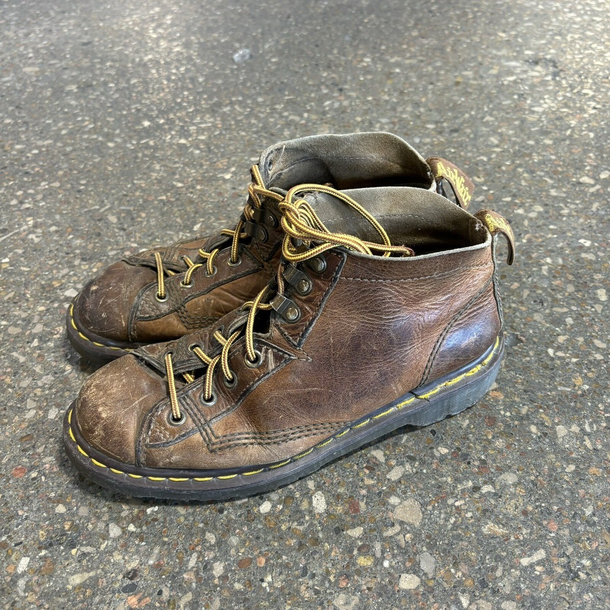 Vintage Dr. Martens Shoes Women display picture 1