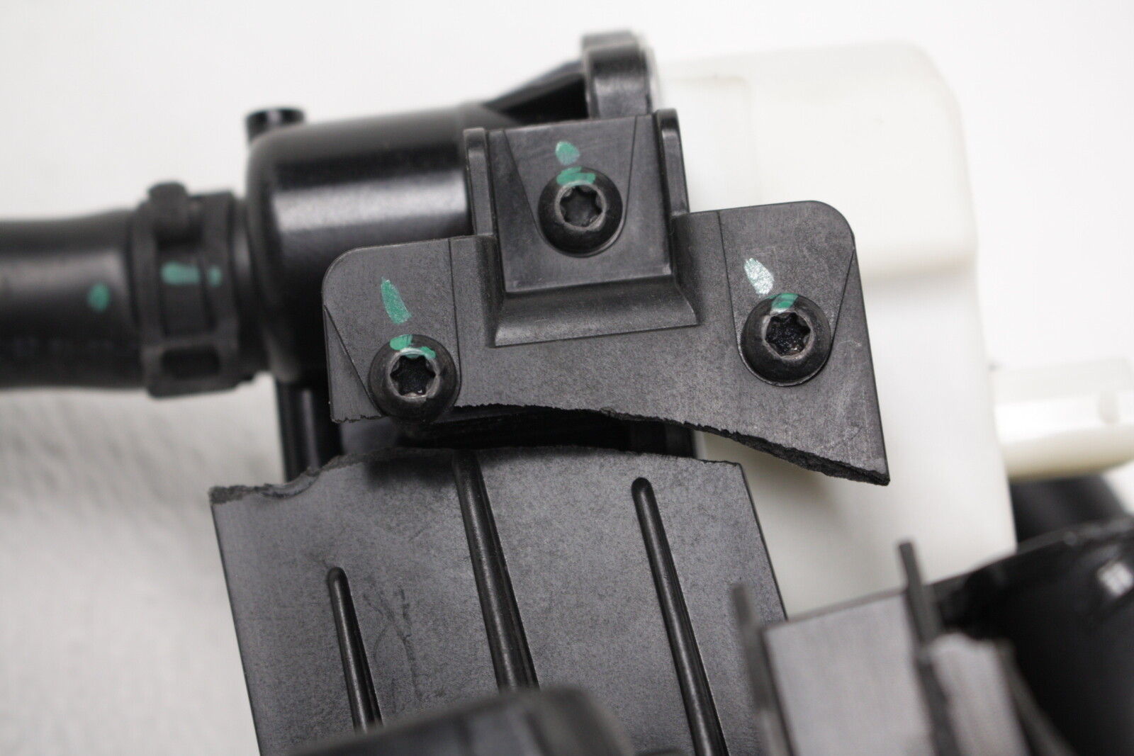 OEM Volkswagen Tiguan, Atlas Fuel Vapor Canister 3QF201797A,Broken Mount eBay