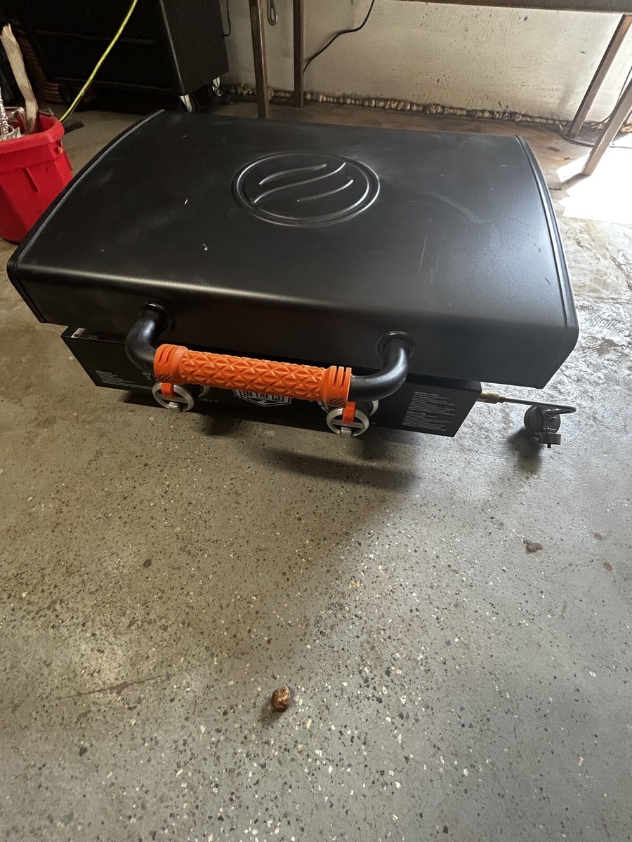 Blackstone 22" On-The-Go Tabletop Griddle With Hood – 339 Sq In, 24,000 BTU, Two Burners