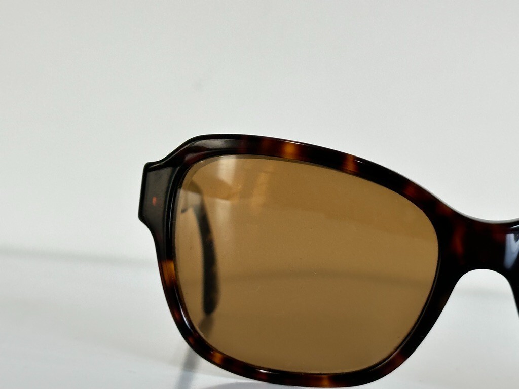 Coach HC 8232 L1010 550713 Square Dark Tortoise Sunglasses  display picture 3