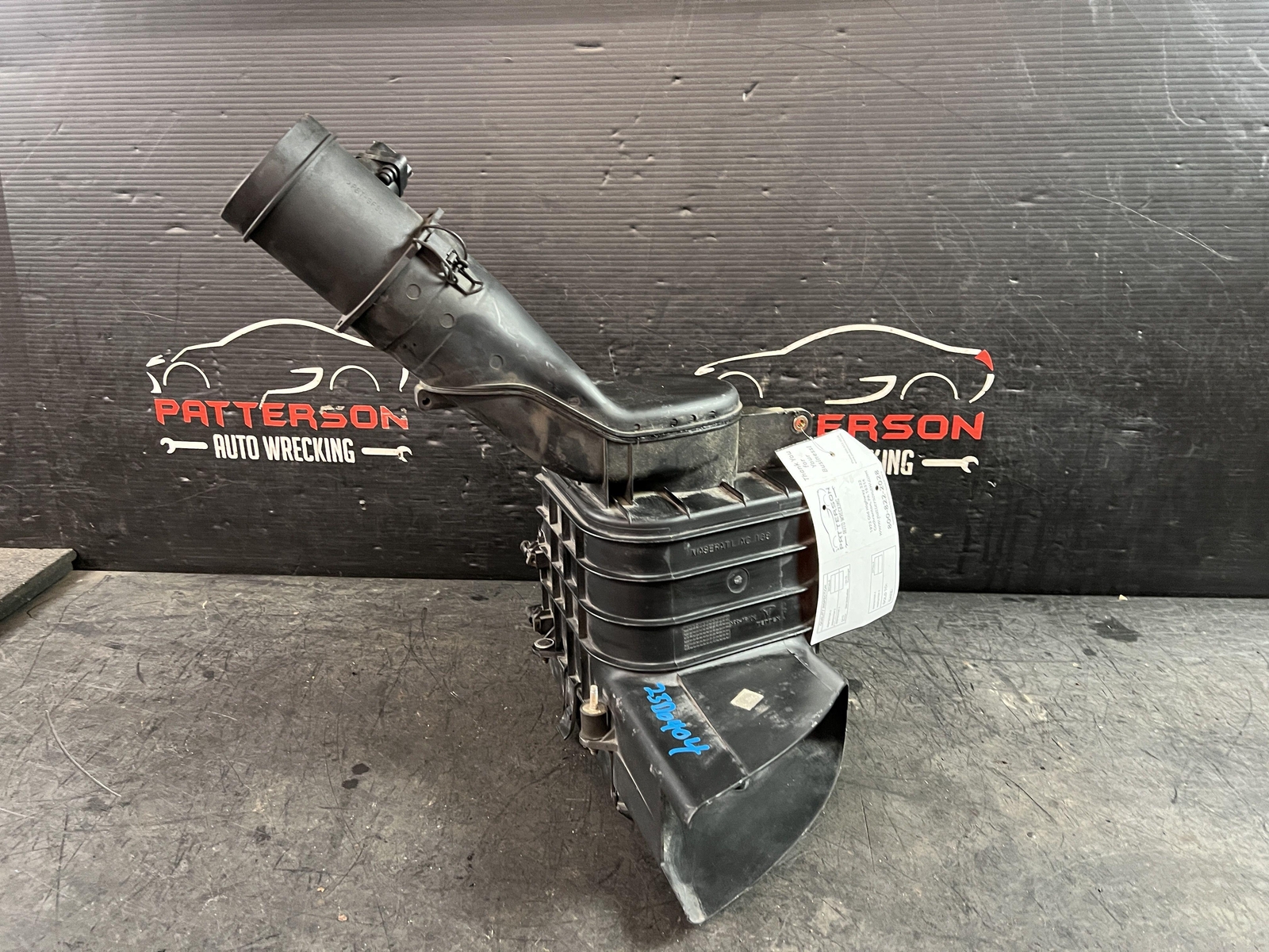 2002 MASERATI SPYDER 4.2 AIR INTAKE CLEANER FILTER BOX WITH TUBES