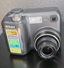 Nikon Coolpix 885 Digital Camera W/ Battery  Charger