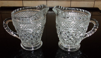 2 VINTAGE KLARES PRESSSCHLIFF GLAS RAUTENMUSTER 250ml MILCH / SAHNEKÄNNCHEN