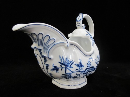 MEISSEN Crossed Swords Porcelain BLUE ONION Floral Ornate GRAVY Sauce Boat - Picture 7 of 9