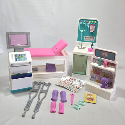 Barbie You Can Be Anything Fast Cast Clinic Playset w 25 Accessories