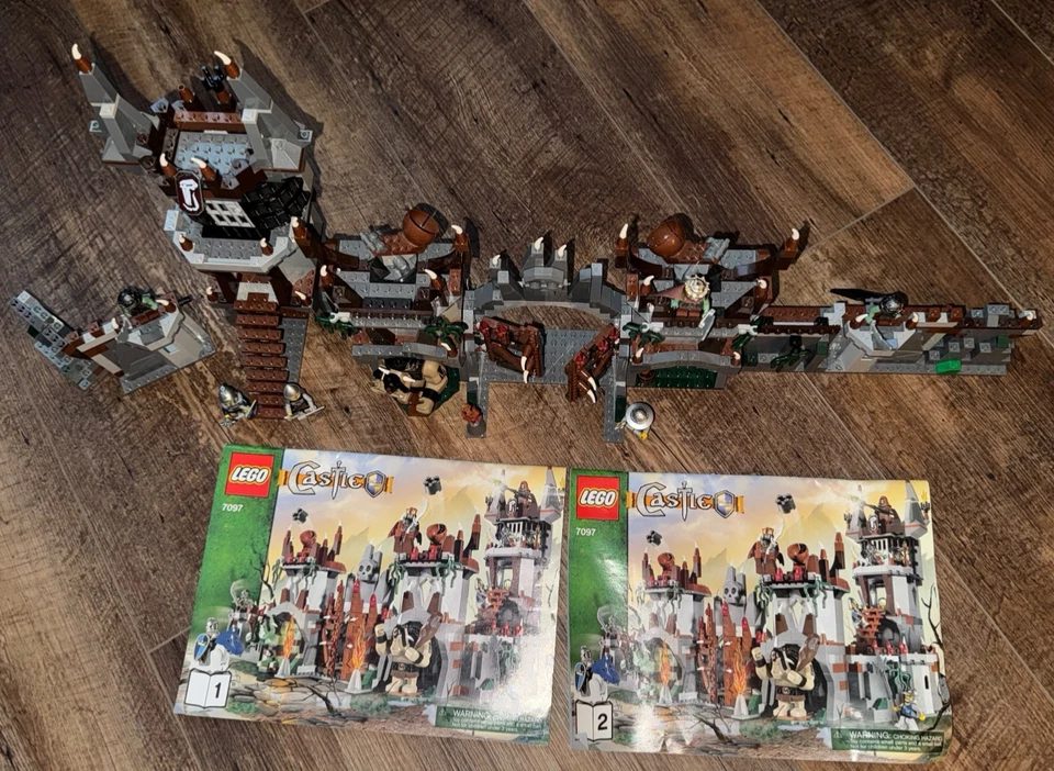LEGO Castle Troll’s Mountain Fortress Set 7097 (2009) de colección Foto 2 de 4