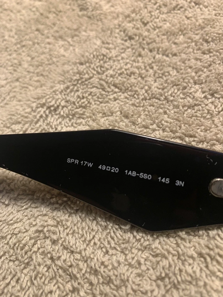 普拉达米兰太阳镜符号设计 — 第 4/4 张图片