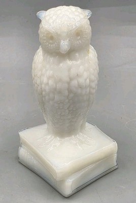 VINTAGE Degenhart Glass Opal White Wise Owl Books Figurine Paperweight