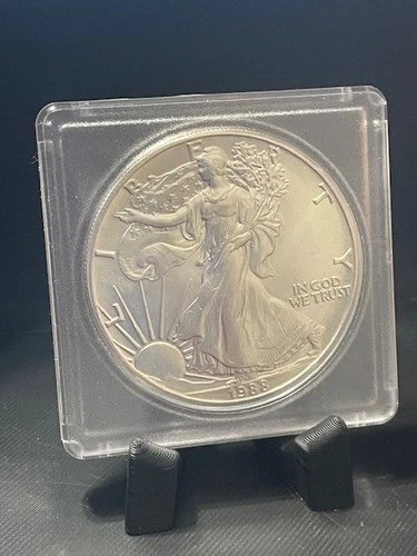 UNCIRCULATED 2018 AMERICAN SILVER EAGLE