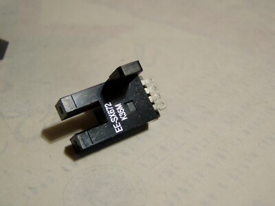 Lot of two (2) Omron Photo-microsensor EE-SX672 NPN through-beam 5-24-volt