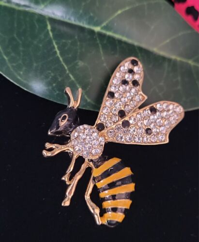 BETSEY JOHNSON INSECT WASP SMALL Brooch Pin NWT - Picture 1 of 3