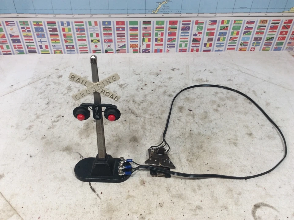 Lionel 154 Railroad Crossing Highway  Stop Signal  O Gauge - Image 2 of 4