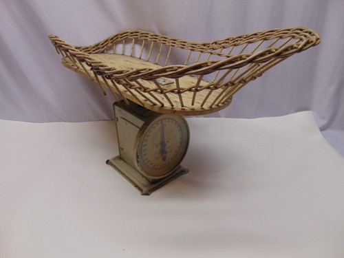 Original Paragon Baby Scale with wooden wicker basket 0-30 pounds Green