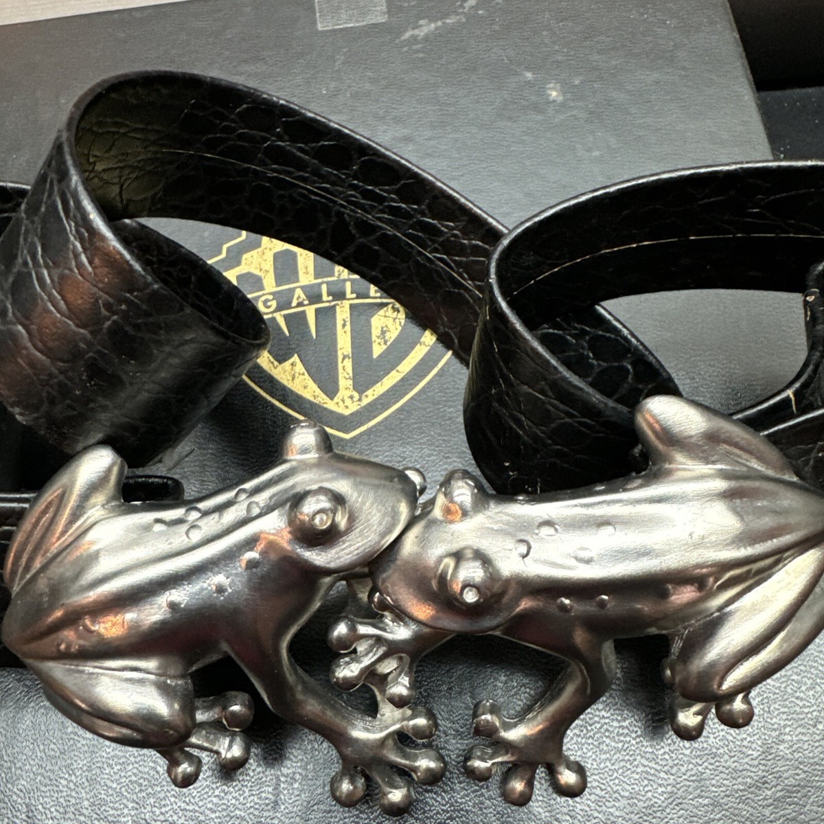 1993 Doreen Ryan signed Vintage Kissing Frogs Belt Buckle 