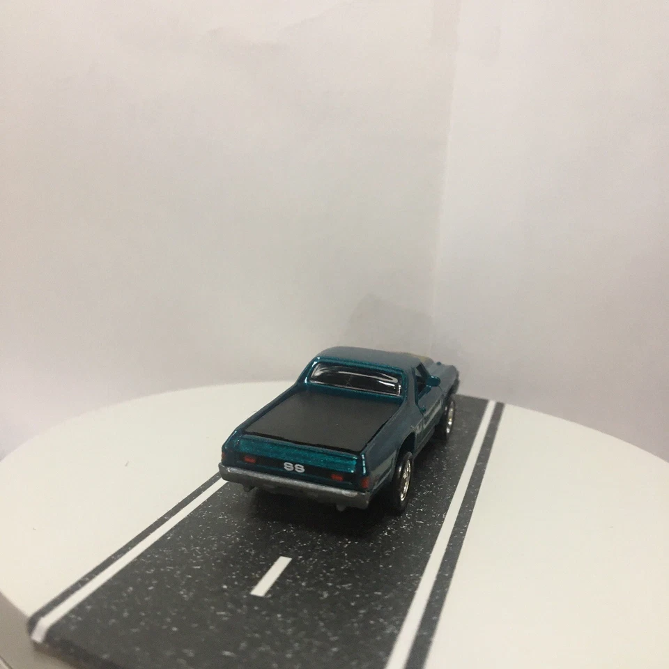 2000 Johnny Lightning Speed Racers Edge 1971 Chevy El Camino Green/Gold 1:64 NM - Image 4 of 4