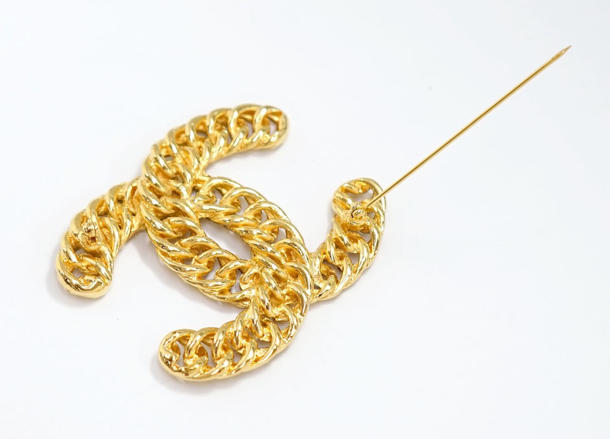 CHANEL CC Logos Round Link Rope Brooch Gold Tone Pin Auth w