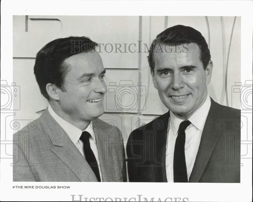 1967 Press Photo John Forsythe, with Mike Douglas of 
