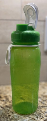 #ad Rubbermaid 20 oz Plastic Water Bottle 7M23 4 Chug Flip Top Lid Green Finger Loop $12.00