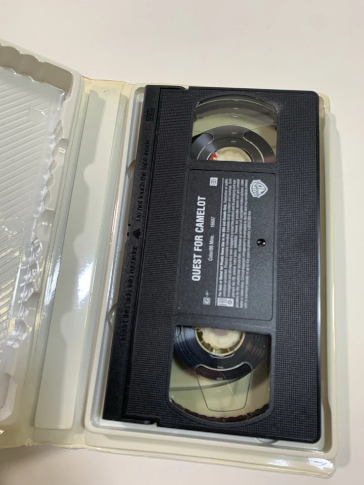 Quest For Camelot (VHS, 1998, Warner Brothers Family Entertainment Clam Shell) - Image 2 of 4