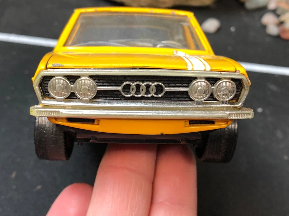 Coche Diecast Imperfecto 1:24 BURAGO AMARILLO AUDI 80 GT #106 #0106 Sin Caja COMO ESTÁ Foto 3 de 4