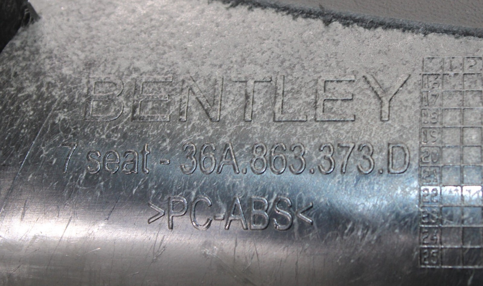 2018 - 2020 BENTLEY BENTAYGA TRUNK RIGHT SIDE QUARTER TRIM COVER PANEL OEM