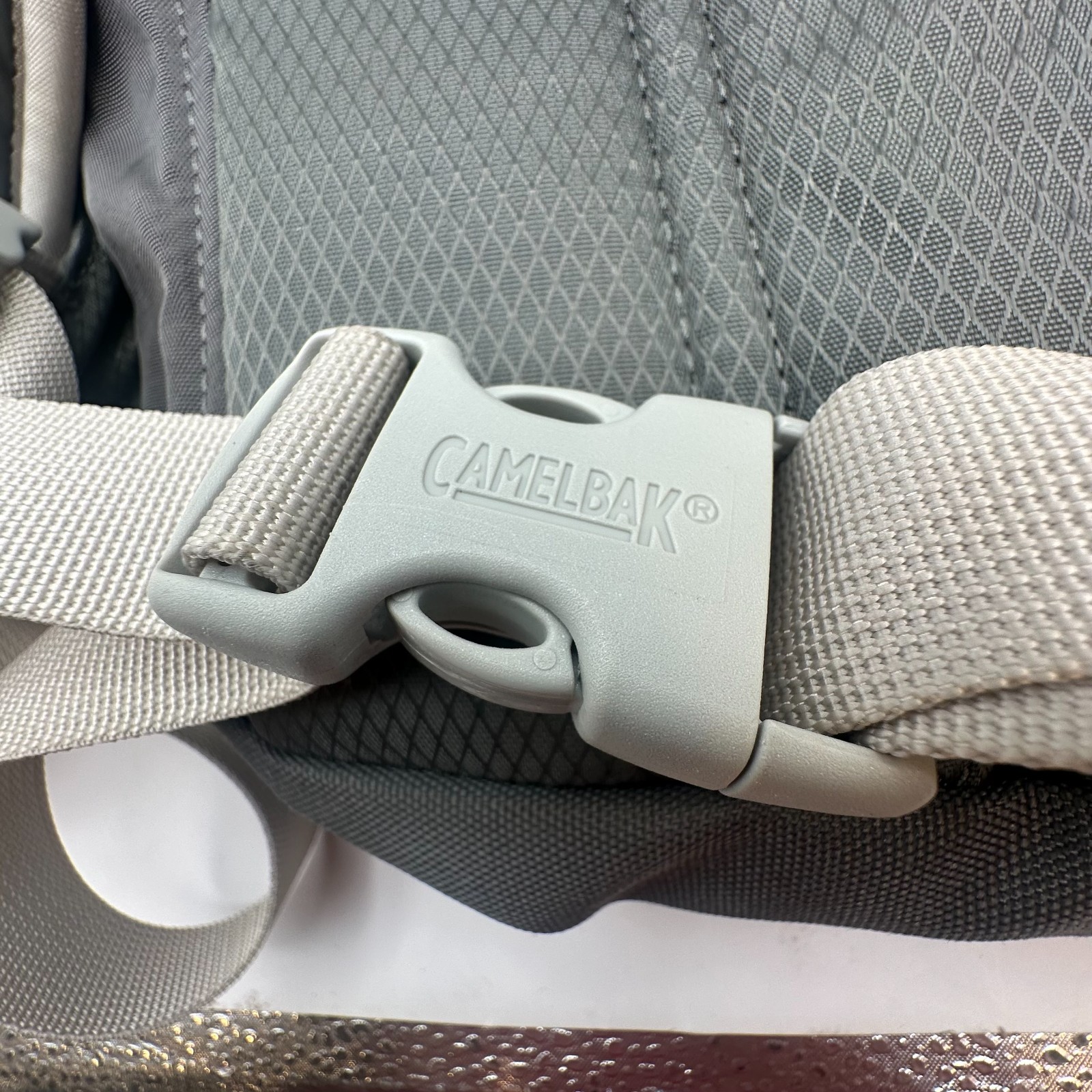 Camelbak Sugar Gray/Tan Hydration Backpack 2L Bladder Thermal Insulated Hose