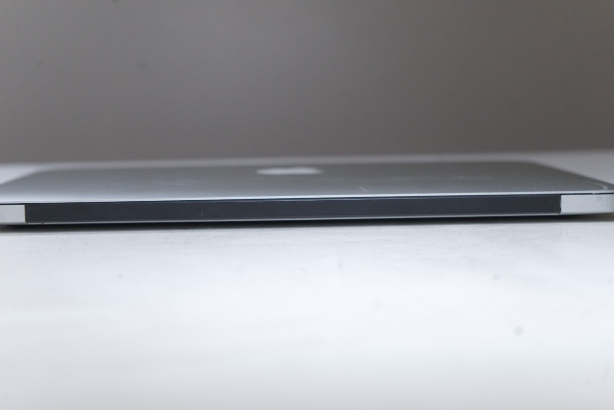 APPLE MACBOOK AIR A1466 128GB 8GB i5 1.3 GHz HD GRAPHICS 5000
