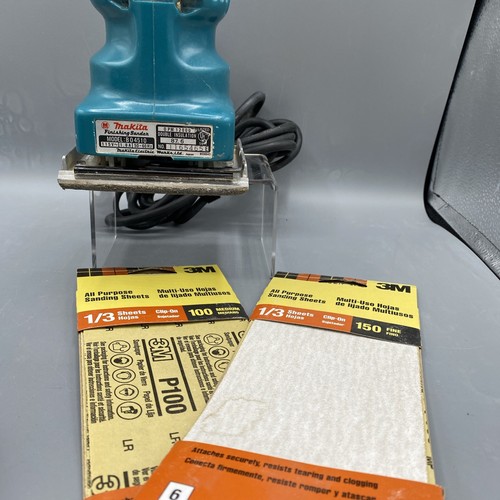 Makita Schlichtschleifer Modell B04510 mit 2 Packungen Schleifpapier