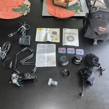 Nikon COOLPIX 4500 4.0MP Digital Camera Bag Charger Memory Cards LC-ER2 Nikon LC