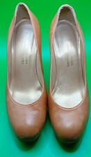 RUSSELL & BROMLEY STUART WEITZMAN LADIES SHOES TAN   SIZE 37EU 4 UK NEW BOXED