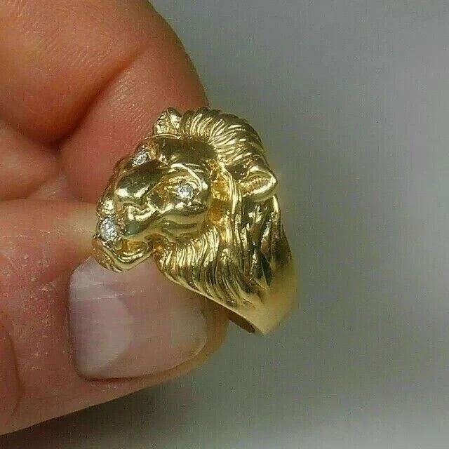 Anillo cabeza de león redondo de 1 quilate con diamantes creados en laboratorio de 14 quilates para hombre enchapado en plata Foto 3 de 4